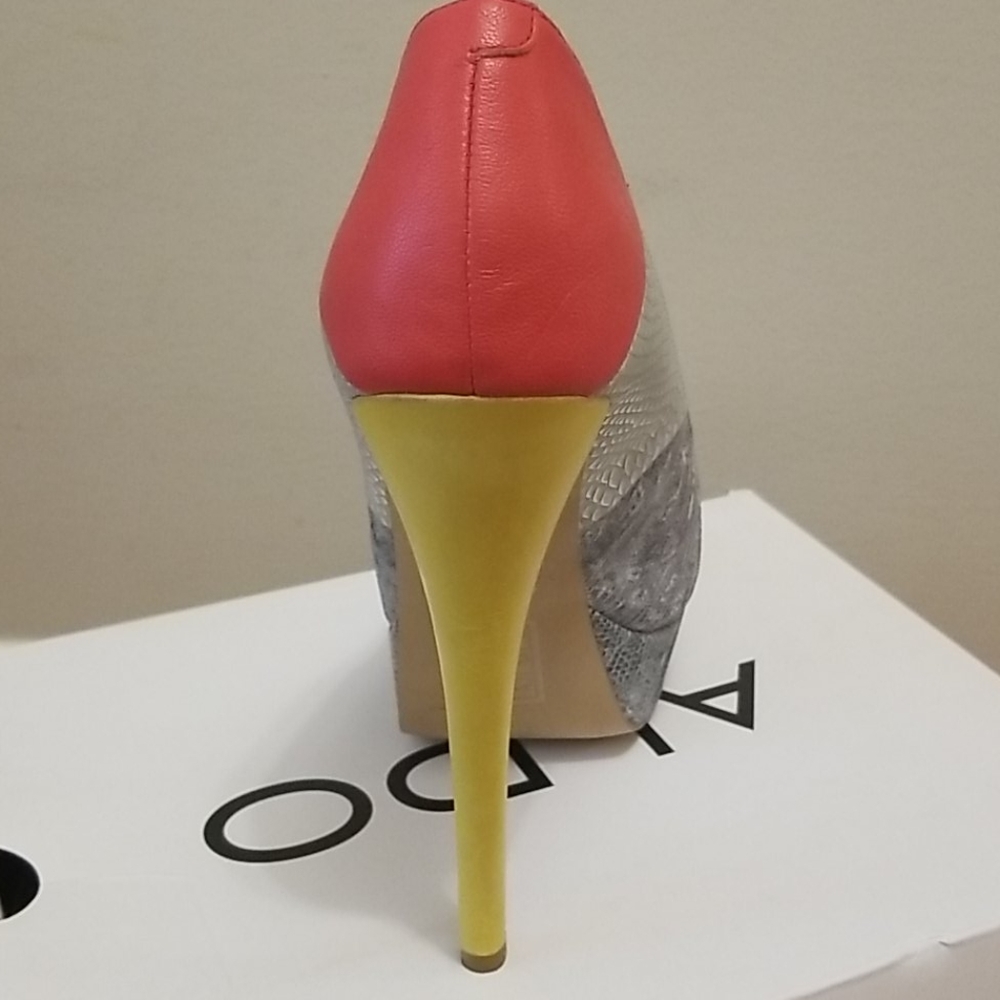 Shoes - Picture 2 of 4